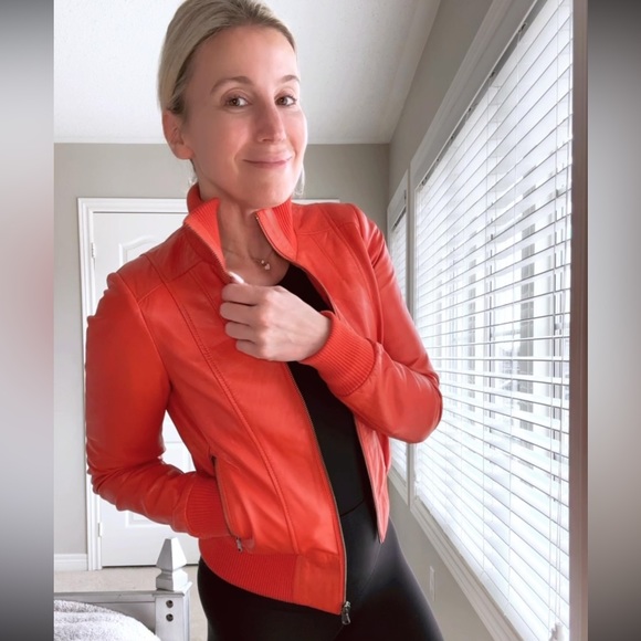 Danier: Leather Bomber Jacket - Size 2XS - Picture 3 of 13